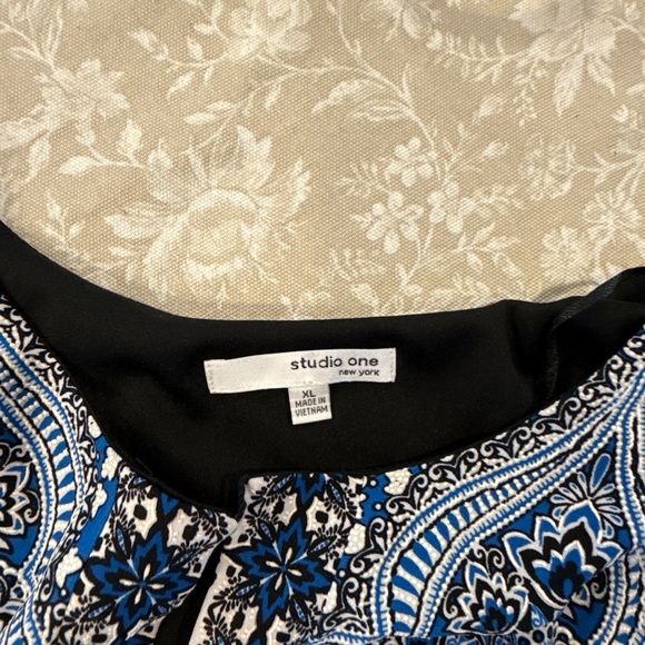 Dress - Picture 3 of 4